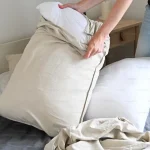 Ini Alasan Mengapa Anda Harus Ganti Sarung Bantal