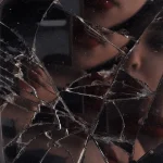 Cermin Retak Bawa Sial 7 Tahun? Yuk, Bongkar Mitosnya Di Sini!