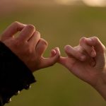 Slow Burn Relationship Kini Jadi Tren, Kenapa Banyak Disukai?